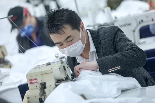 防護(hù)服緊缺？這家僅用了5天時(shí)間轉(zhuǎn)產(chǎn)防護(hù)服，日產(chǎn)量已達(dá)9000件