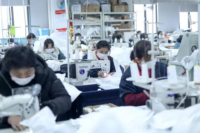 防護(hù)服緊缺？這家僅用了5天時(shí)間轉(zhuǎn)產(chǎn)防護(hù)服，日產(chǎn)量已達(dá)9000件