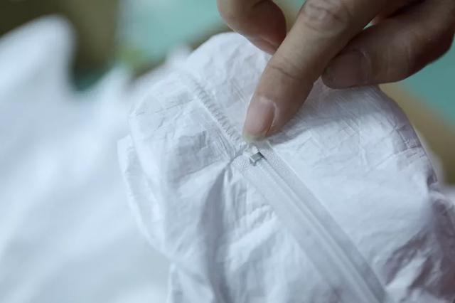 防護(hù)服緊缺？這家僅用了5天時(shí)間轉(zhuǎn)產(chǎn)防護(hù)服，日產(chǎn)量已達(dá)9000件