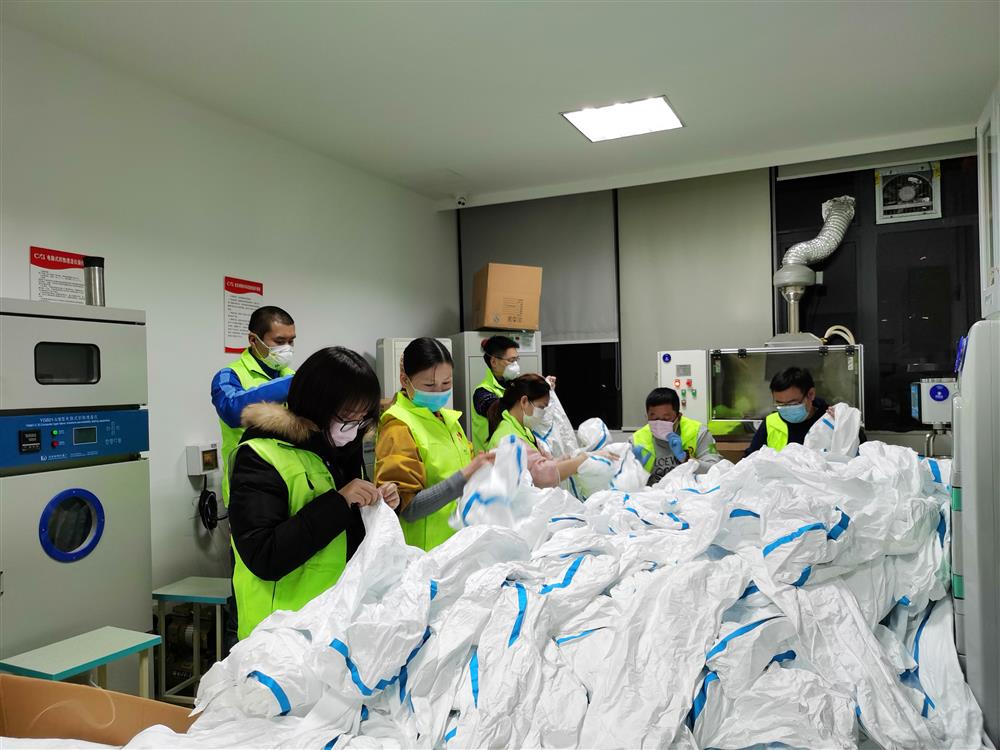 綠馬甲&ldquo;浦東青年志愿者&rdquo;，的一次晚班志愿服務