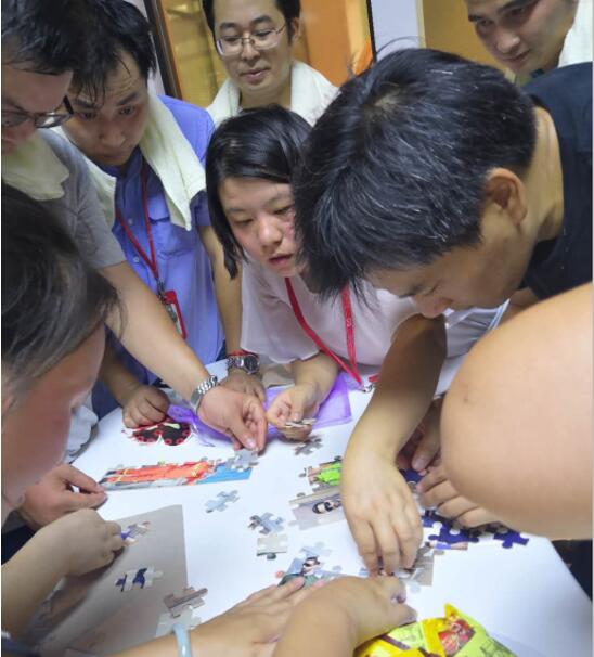 （拼圖闖關(guān)游戲）這是一個智力與體力并存的活動！