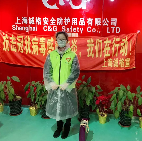 攜手戰(zhàn)&ldquo;疫&rdquo;，逆風(fēng)而上，上海志愿者助力抗疫防護(hù)服生產(chǎn)
