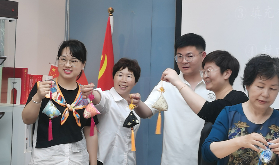香韻端午，情滿誠格——上海誠格集團工會組織開展端午香囊制作活動